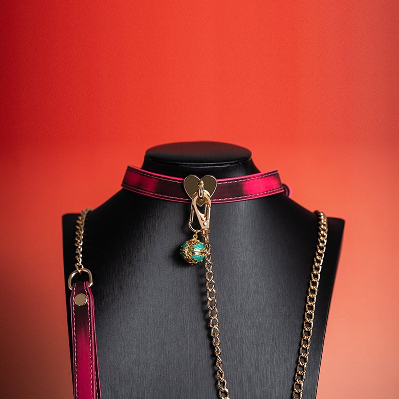 Pink metallic color-changing collar with gold heart clasp and leash, photo 4