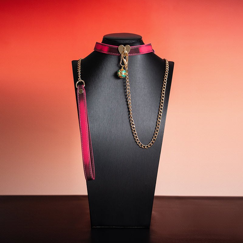 Pink metallic color-changing collar with gold heart clasp and leash, photo 5