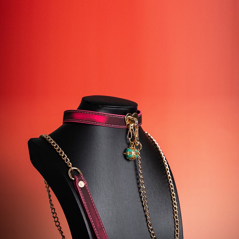 Pink metallic color-changing collar with gold heart clasp and leash, photo 6