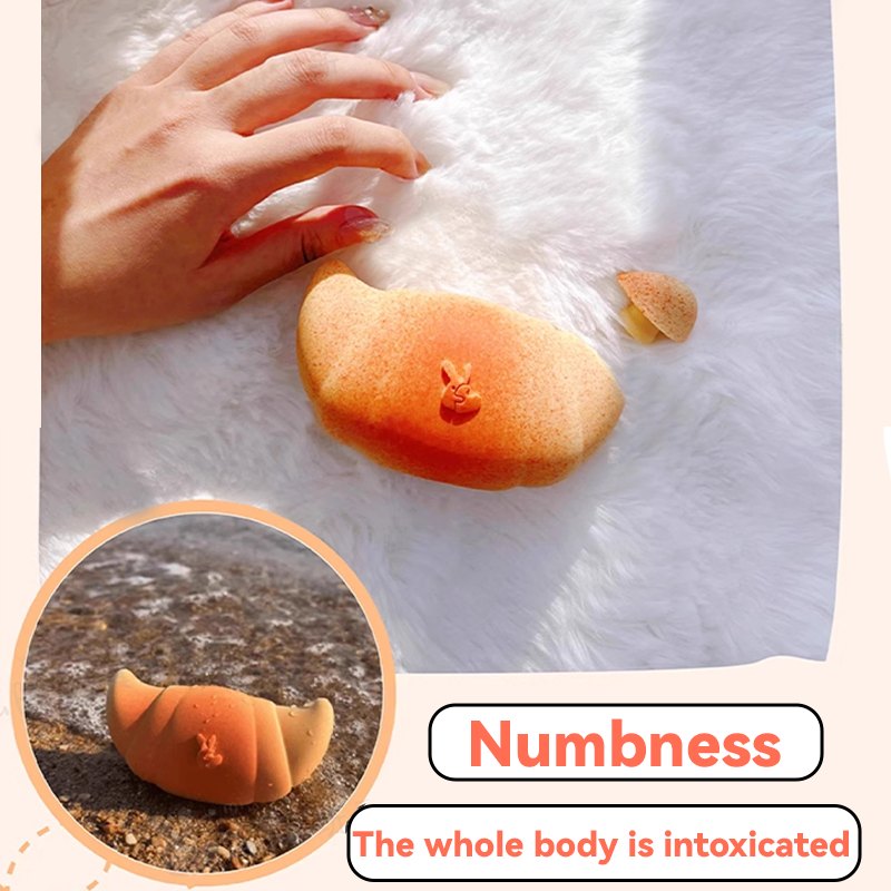 Caramel-toned croissant clitoral suction vibrator, photo 4