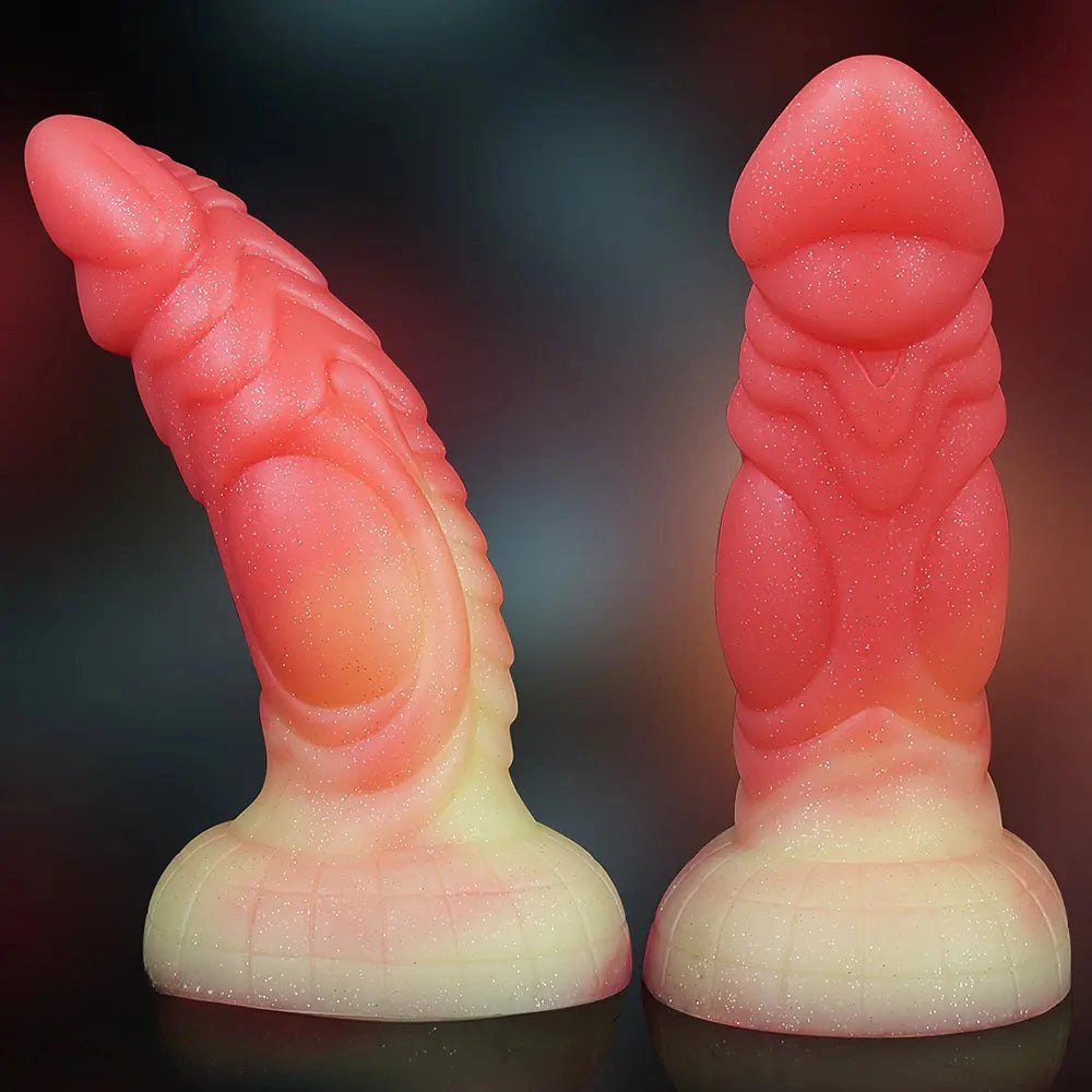 Curved alien-inspired fantasy dildo, photo 1