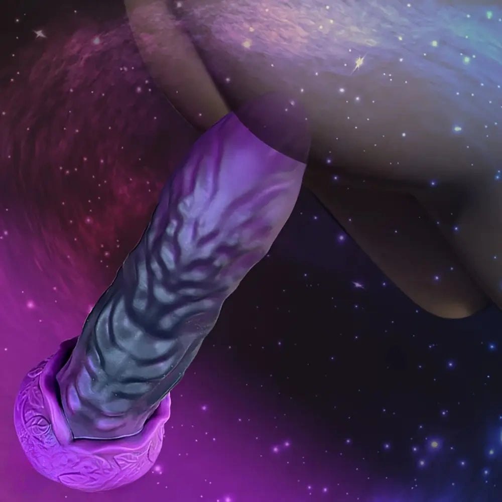 Curved silicone g-spot dildo with ribbed base, photo 5