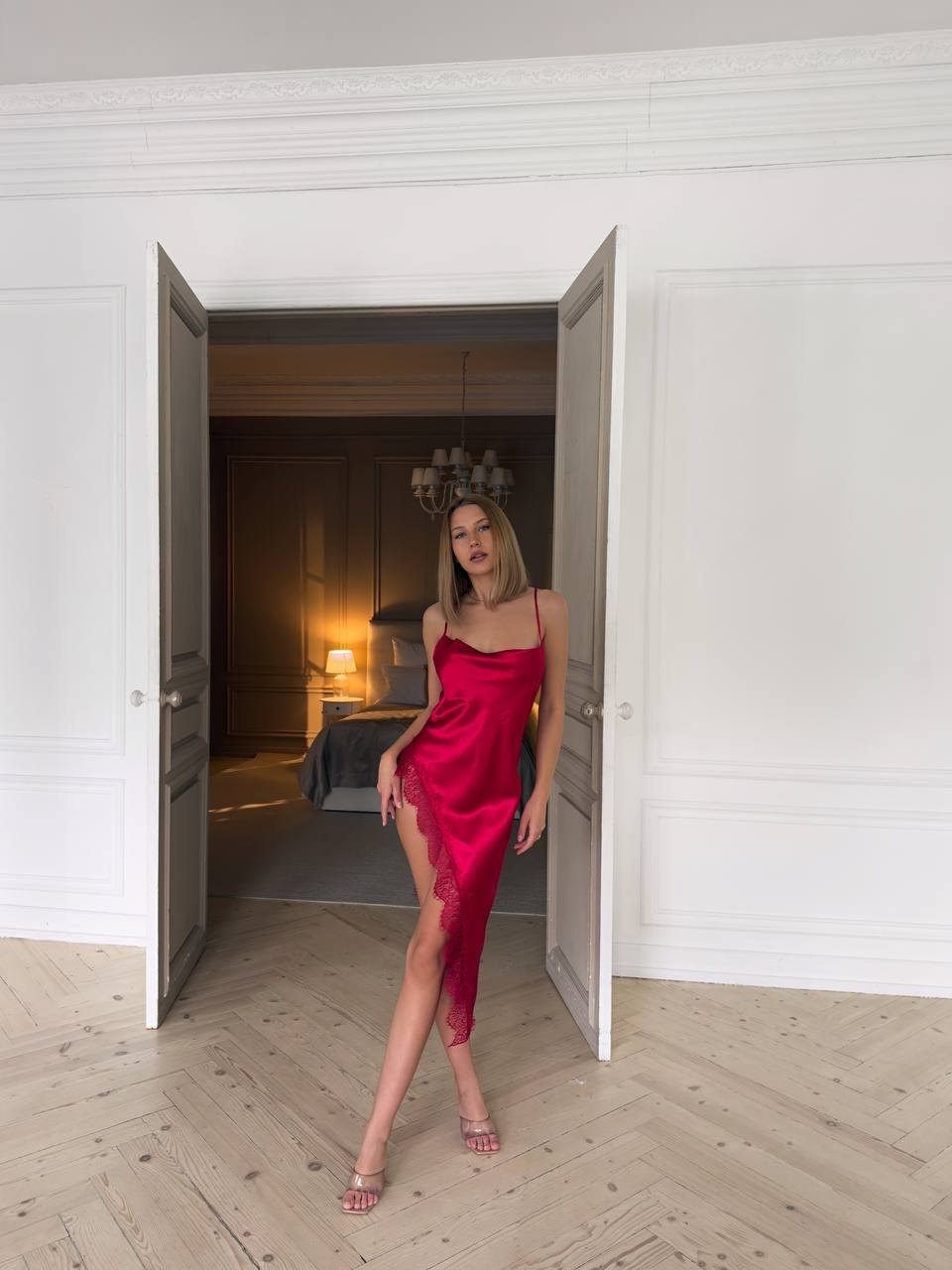 Deep red lace side slit chemise, photo 3