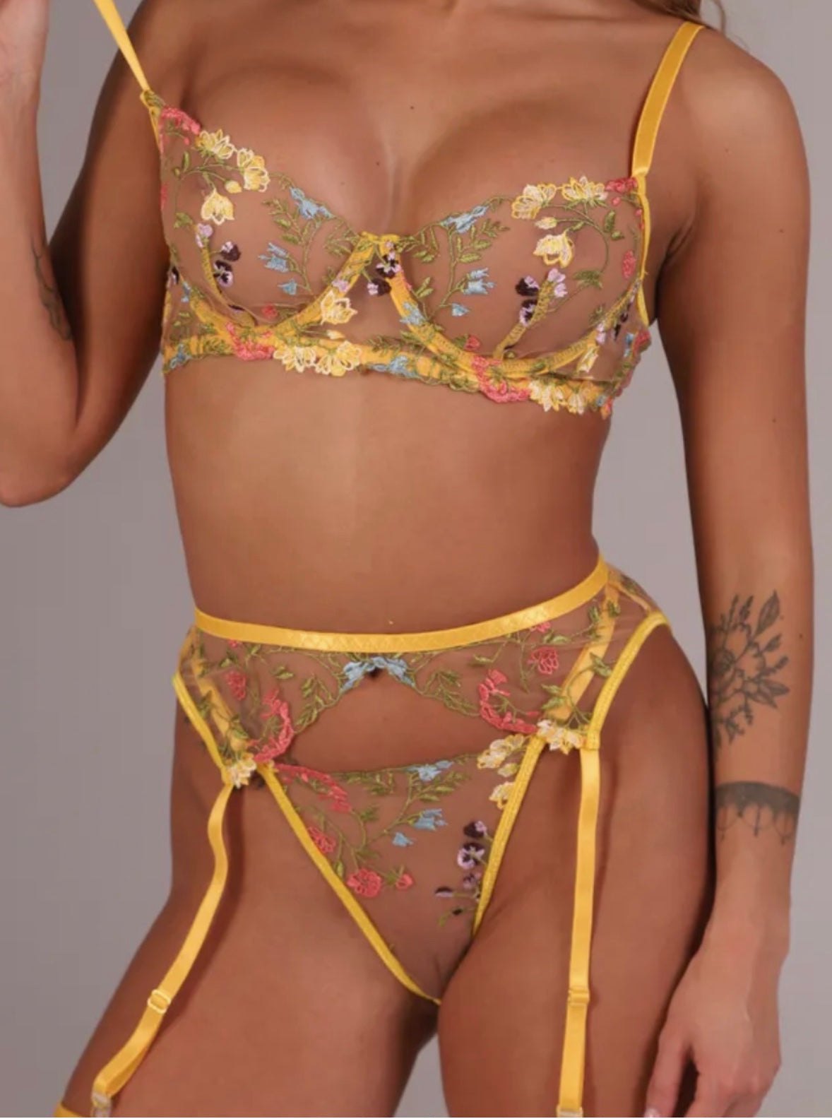 Floral embroidered mesh garter set, photo 7