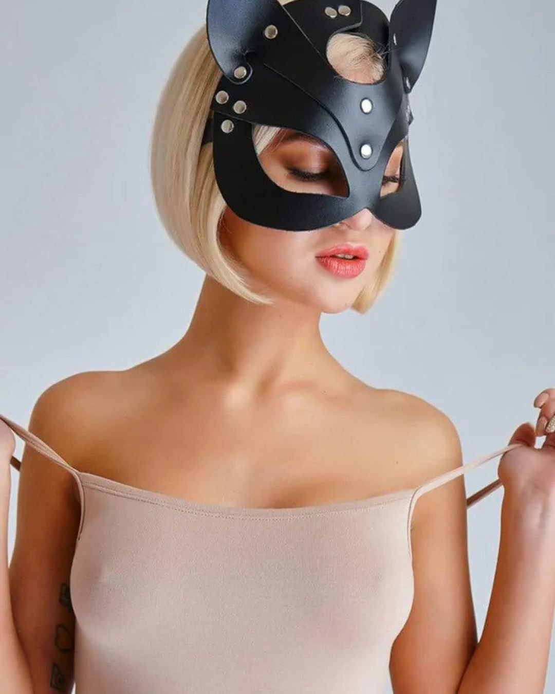 Black leather kitty mask with choker and leash chain, photo 4