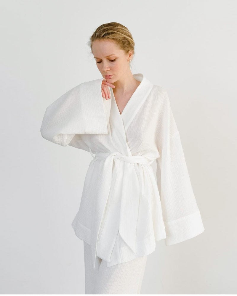 White loose fit gauze pajama bathrobe set