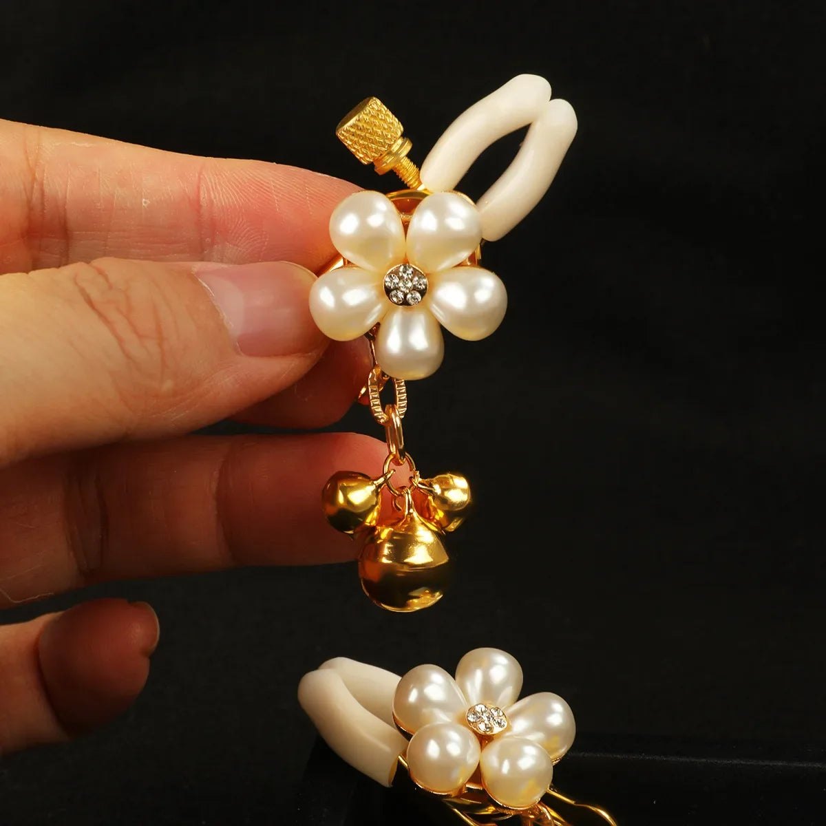 Gold pearl petal nipple clamps with chain, photo 3