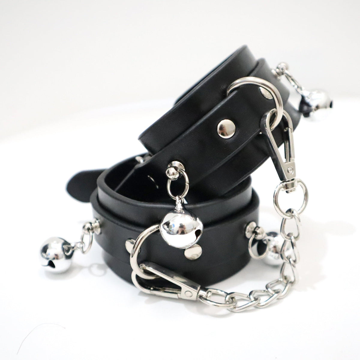 PU leather handcuffs with metal bells and connecting chain, photo 5