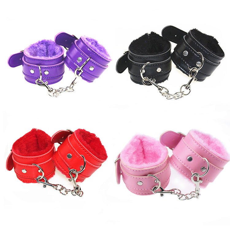 Pu leather restraint cuffs with faux fur lining, photo 1