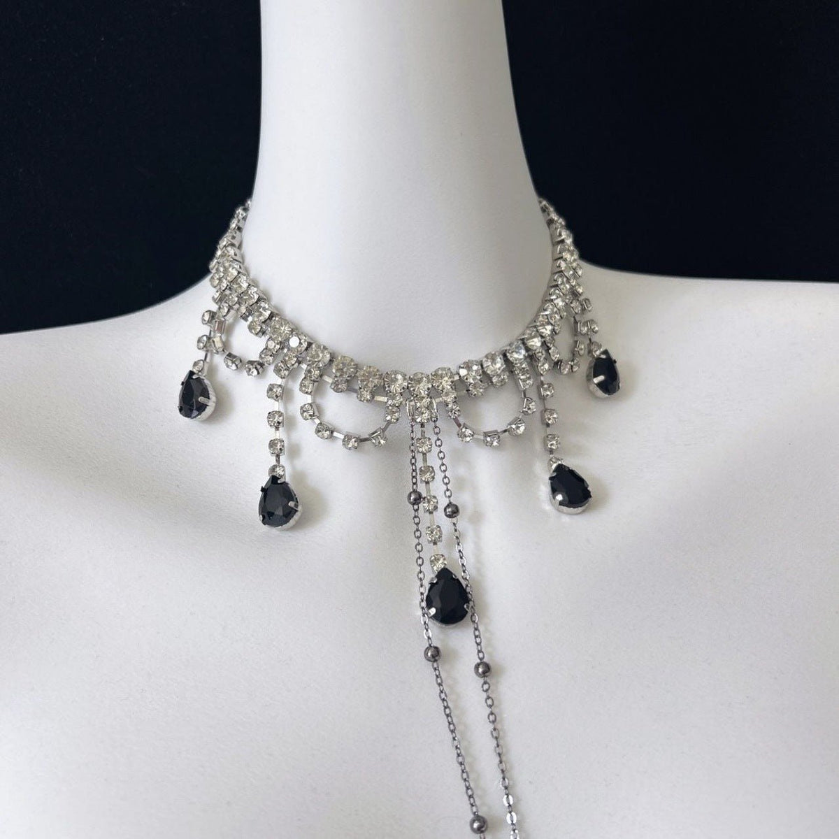 Silver rhinestone choker with black gem nipple clamps, photo 3