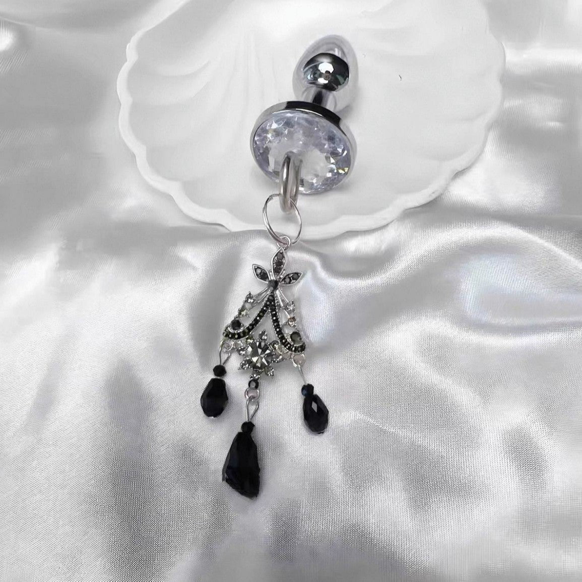 Silver rhinestone choker with black gem nipple clamps, photo 5
