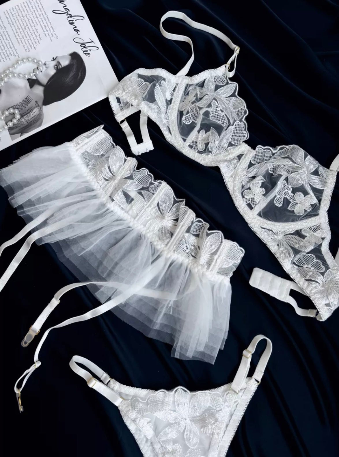 Ruffled lace bridal garter set, photo 3