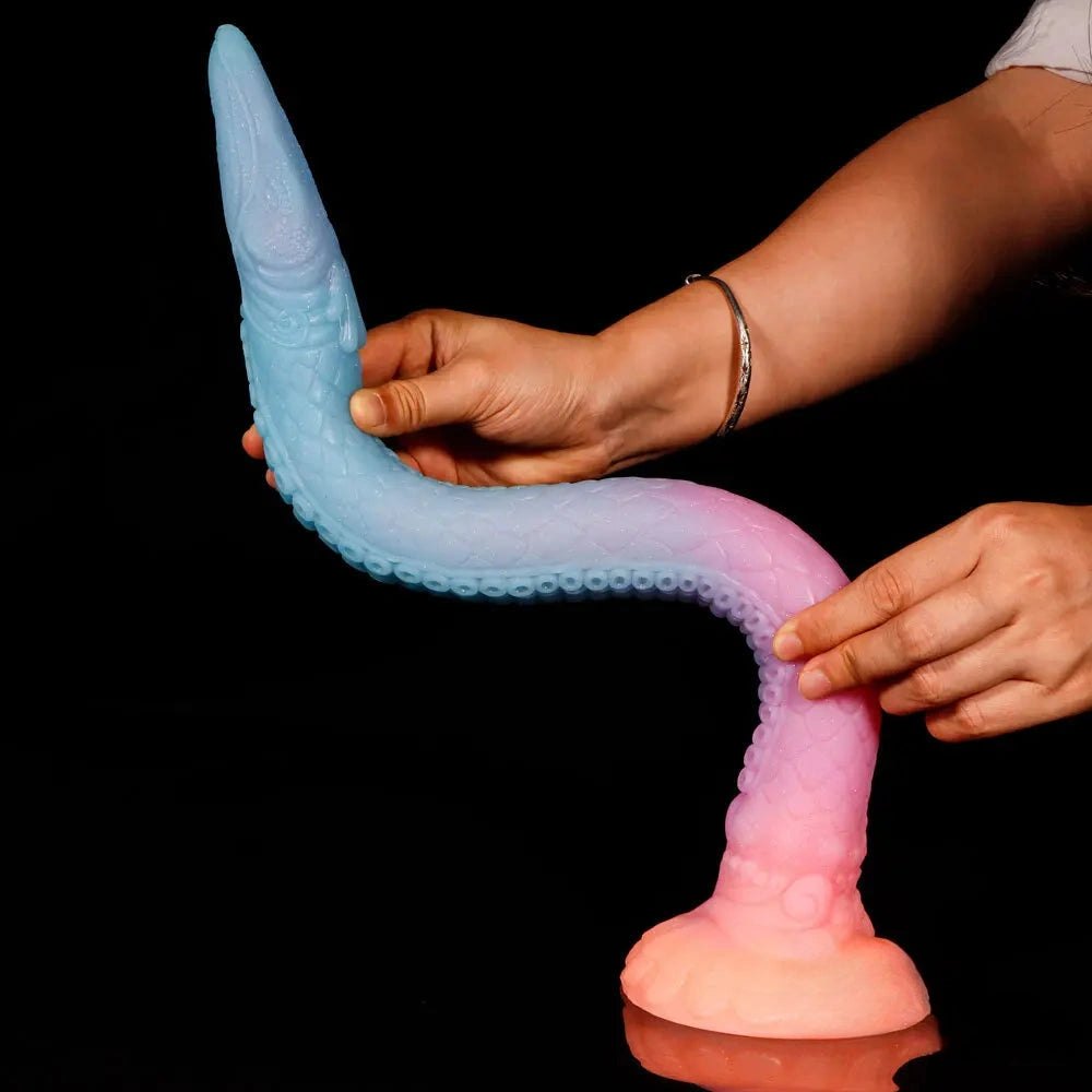 Snake-textured silicone fantasy dildo, photo 1