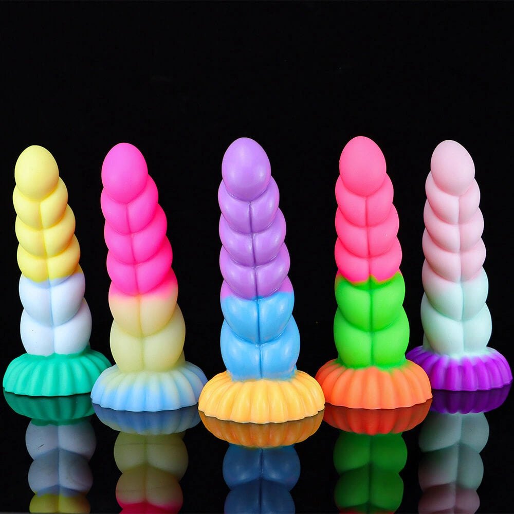 Twisted textured liquid silicone fantasy dildo, photo 1